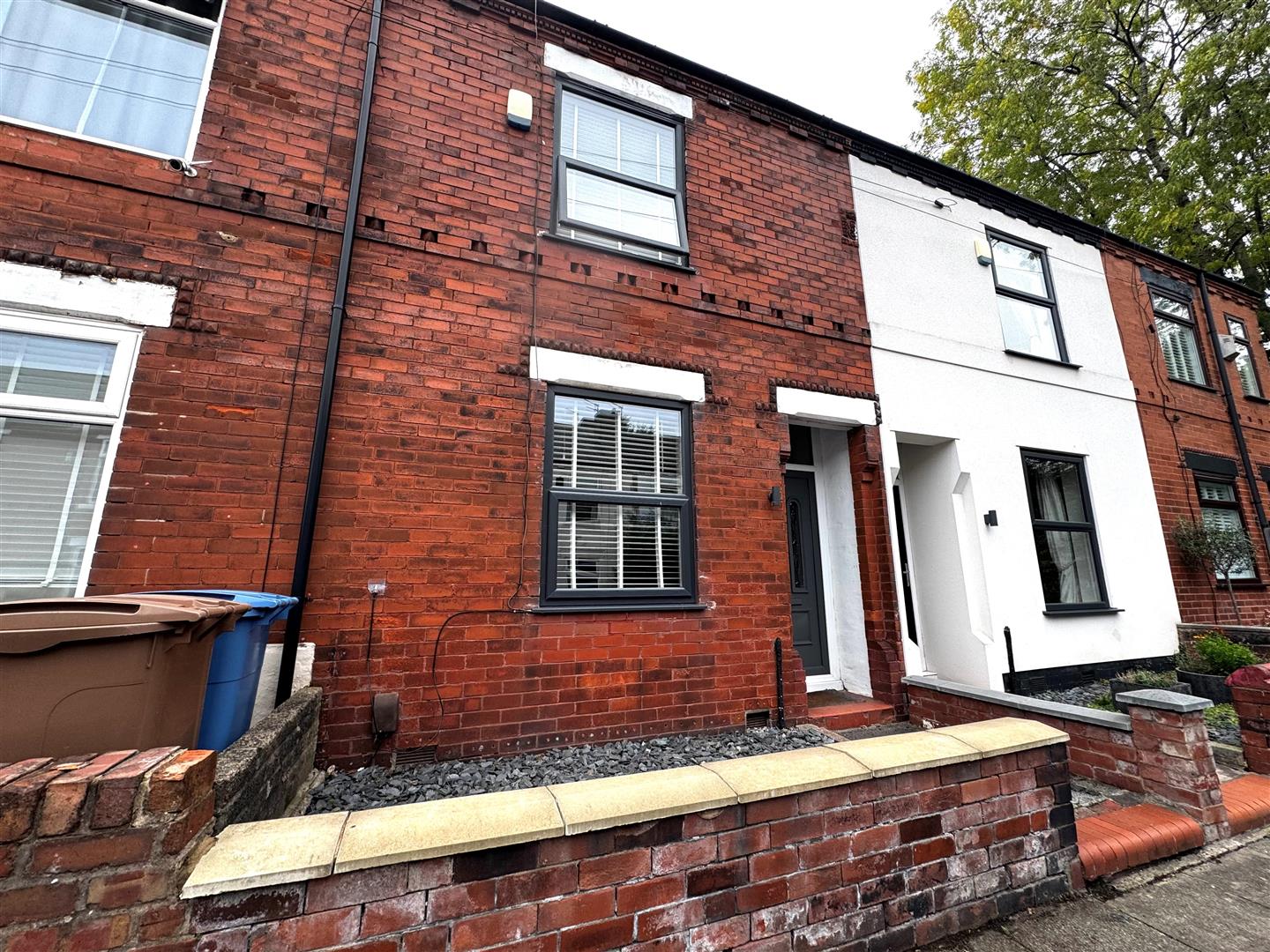 2 Bedroom House To Buy image 1